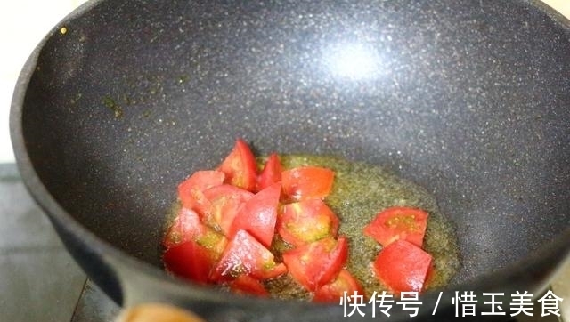 一家三口的晚餐，4道家常菜荤素搭配，开胃又下饭，好吃又营养