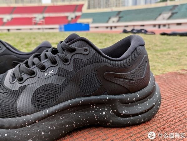 鞋带 咕咚21K逐日4CM高弹中底 8字形抗扭 试跑后发现比特步动力巢还牛