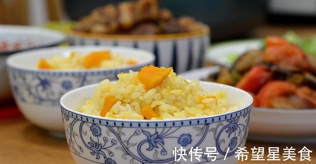 百吃不厌的南瓜焖饭，每年秋冬必吃几十锅，米饭香甜饱满筋道！