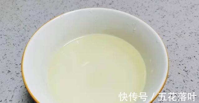 冬天，早餐吃它胜过馒头面包，柔软醇香又营养，一次至少吃5块！