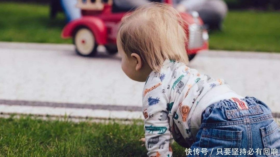 热情|不合群的小儿怎么办，要正确对待小儿的提问，家长要热情对待