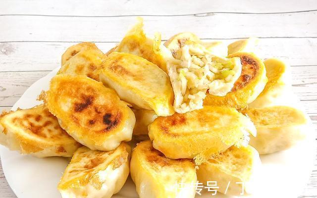 美味|饺子别再煮着吃，教你这样做，外皮金黄酥脆，馅料滑嫩流汁，美味