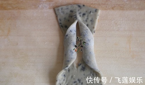 用面粉做的小零食，喷香酥脆，一会儿就做1锅，大人孩子抢着吃