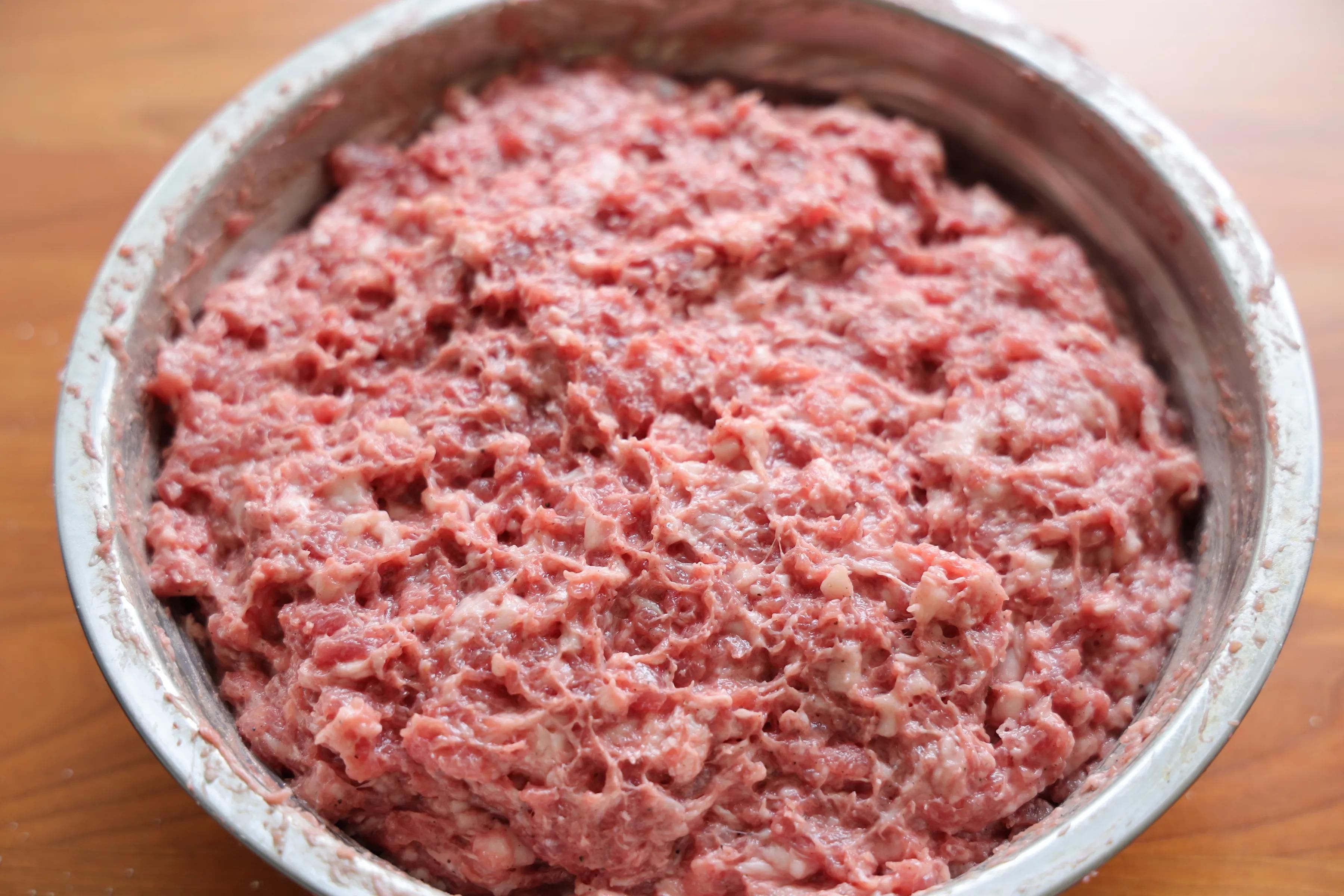 瘦肉|自制脆皮肠，纯肉馅儿吃起来太过瘾了，在家做无添加才健康