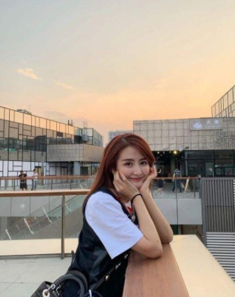 科比|又一校花NBA美女主播! 名模身材堪比明星, 北大学霸男友令人羡慕