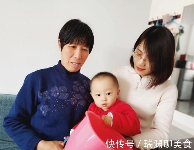 孩子|孩子坦言更爱奶奶,邻居一再追问原因,孩子这番话让姥姥无地自容