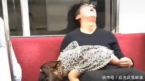 地铁|地铁上“酣睡父女”走红,这大概就是所谓“爸爸带娃,活着就好”