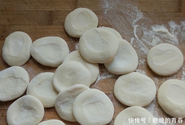 搅拌均匀|包韭菜鸡蛋饺子,千万不要直接拌馅,多加1步,饺子更香,更入味