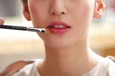 不同场合，怎样涂出属于你气场的口红？