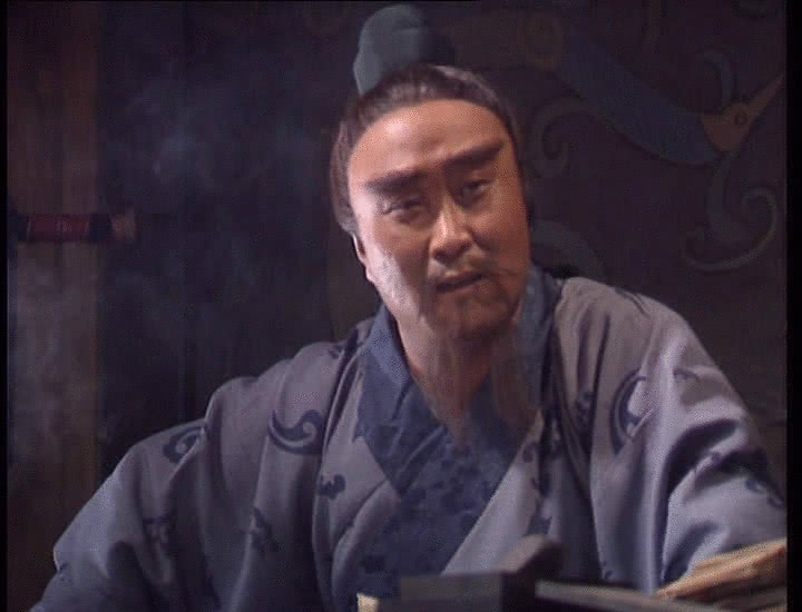 诸葛亮|他是三国第一“搅屎棍”，害死关羽的元凶，三易其主最终自食其果