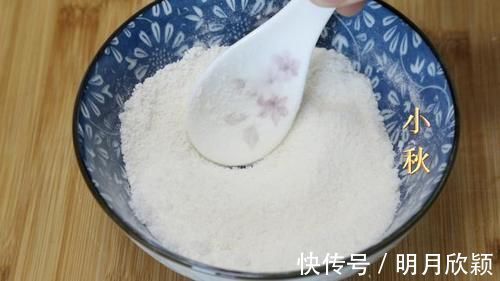 这个饼馋了好几天，今天简单做一点，比面包都软，凉了也不硬