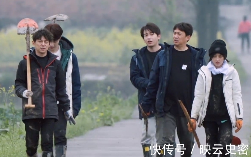 刘晓邑|夺笋啊!《向往5》打水仗,黄渤直接用盆泼,黄磊在水里倒醋