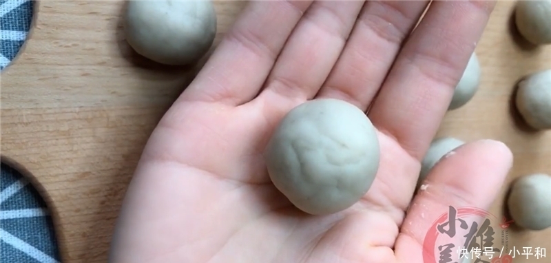 1勺面粉,2根香蕉教你独特做法,不蒸也不烙营养解馋,拿肉都不换