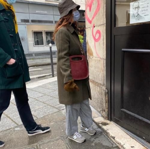 早春防寒又时尚的穿搭来了，街头的女生都这样穿，保暖大气有品位