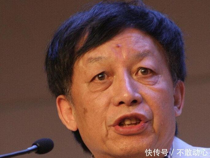 易中天说曹操时讲到,但凡小时候老实的孩子,长大后都没出息