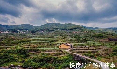 孙老汉|湖北一老汉家祖坟冒青烟,专家闻讯赶来,勘测后面如土色:封山