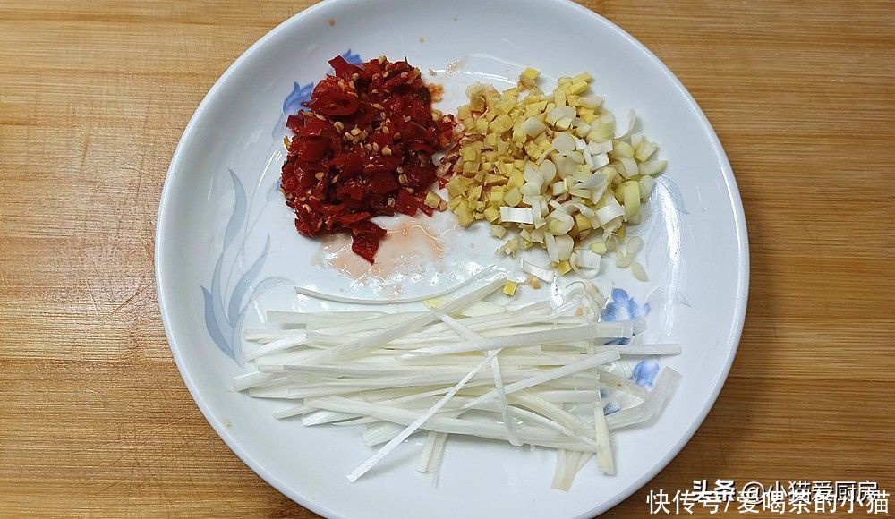 小猫教你这么做“鱼香猪肝”,做出来口感滑嫩,味道香鲜,特好吃