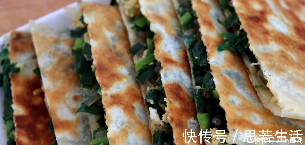 韭菜盒子最好吃的做法，开水一烫，做出来薄皮大馅，太香了