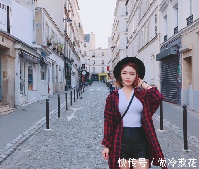 樱桃小嘴|街拍:短发女神,樱桃小嘴,很美丽!