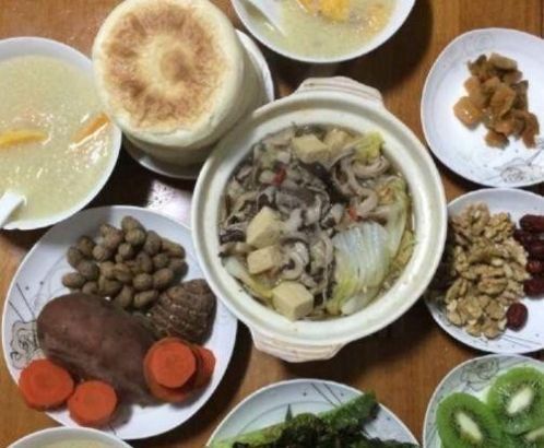 还要|4000块钱请的保姆,每天早餐做这些,你们觉得还要继续用她吗