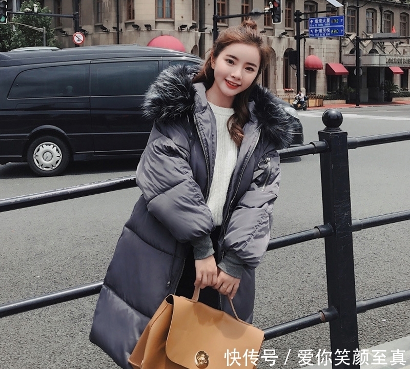 大毛领|建议大家:羽绒服别搭阔腿裤,太土!今冬流行这么穿,美嫩极