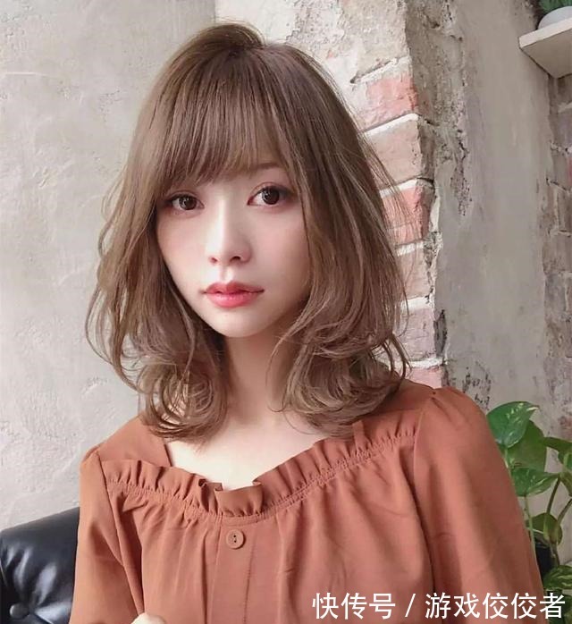 发型 发量少的女人尽量别留这三种发型,显老又土气,这五款减龄又洋气!