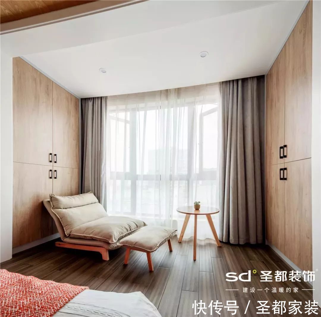 婚房|客餐厅一体+L型厨房设计，小户型婚房装修模板，温馨又甜蜜