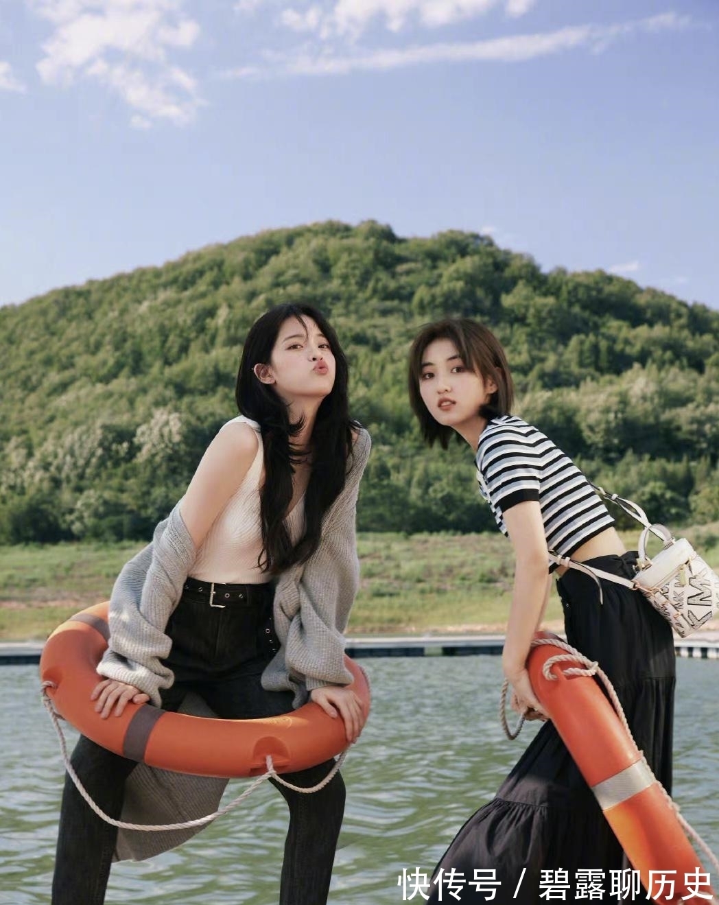 雜志|歐陽娜娜和張子楓合拍雜志,百合CP好磕,有的觀眾卻擔(dān)心捆綁營銷