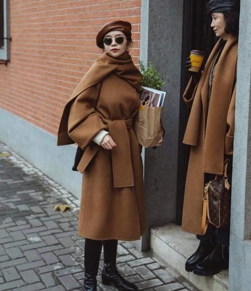 ?三木又把“驼色大衣”带火了，这样来搭，时髦保暖又显贵，真美