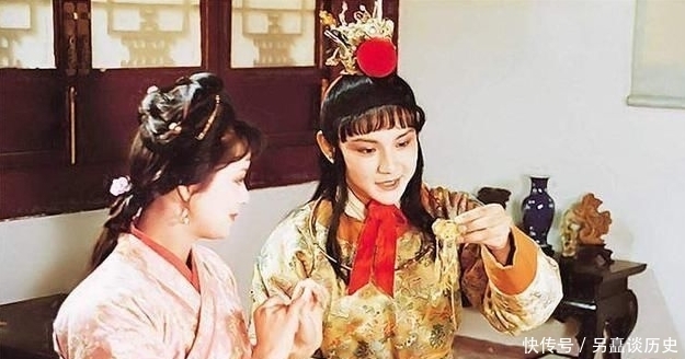 贾府|贾府为何看不上薛宝钗,看她刚进贾府这步棋,难怪宝玉骂她为禄蠹