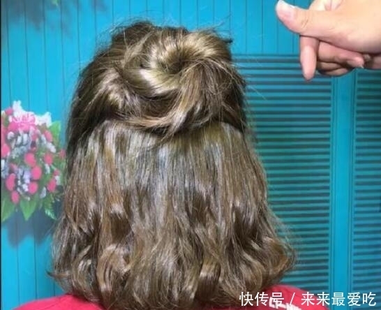 说卷发显老,45岁大姐姐烫发年轻5岁!治疗各种发量少