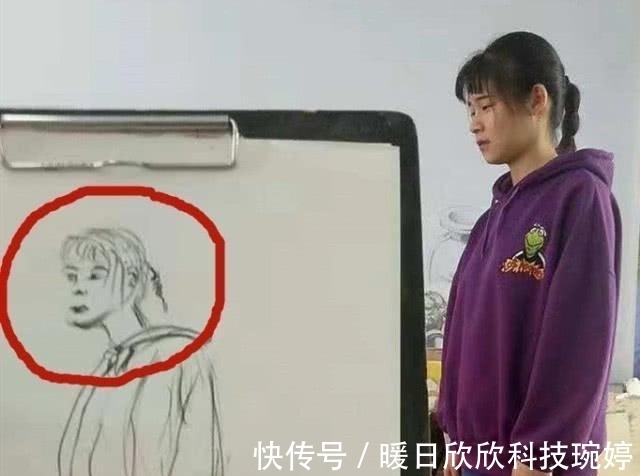 美术生&奇葩美术生画了1幅画,网友笑抽筋,女同学按地下一顿捶