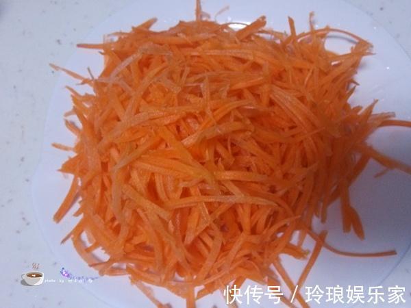 肉丝|此三种一起炒,3分钟就出锅,常吃眼睛明亮,拌米饭特别香