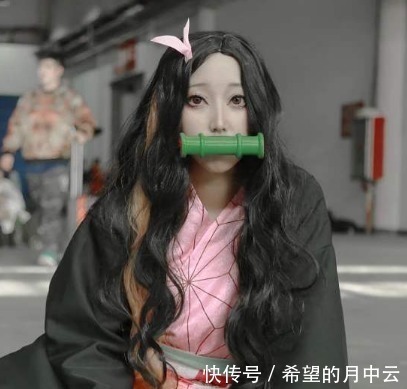 女装大佬|3种极端祢豆子cos,到底是女装大佬好看还是“祢豆子”好看