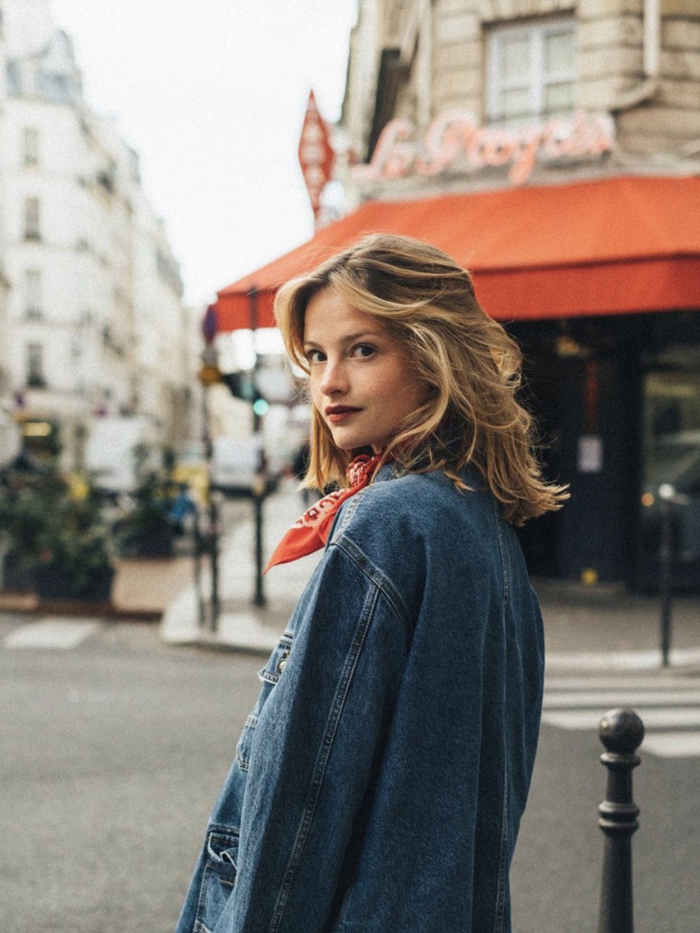 美姐|比黑白还配的颜色，大概只有它了……