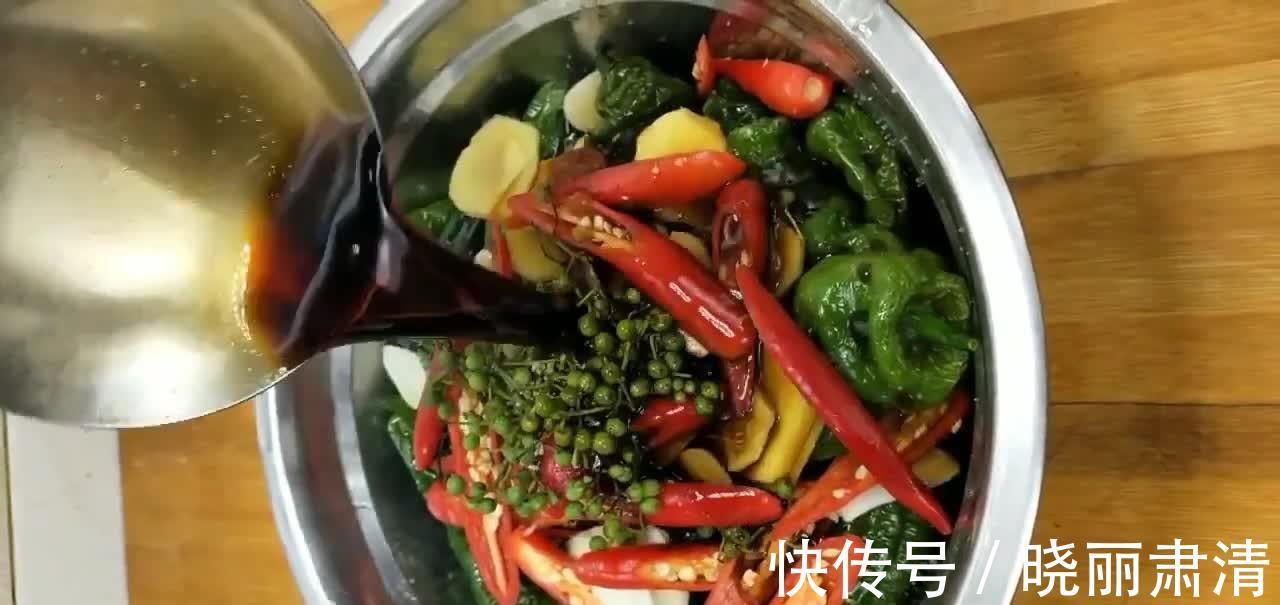 腌辣椒的做法，酸甜微辣酱香味美，半个小时足以，没食欲时试试！