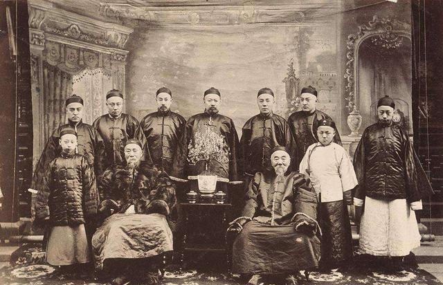 结为|兄妹二人不顾世俗眼光结为夫妻，生下一子闻名世界