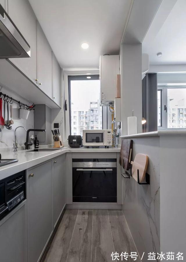 收纳|52平小户型，改造成了两居室，外加一个衣帽间，有格调！