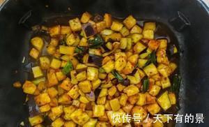 家常小炒，香辣茄块，简单美味营养，超级下饭，今晚米饭不够吃