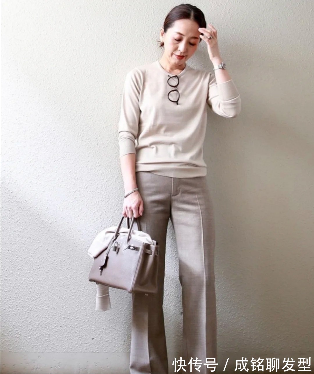 穿搭|四五十岁的女人,建议学一下这几种基础款穿搭,不掉档次又显气质
