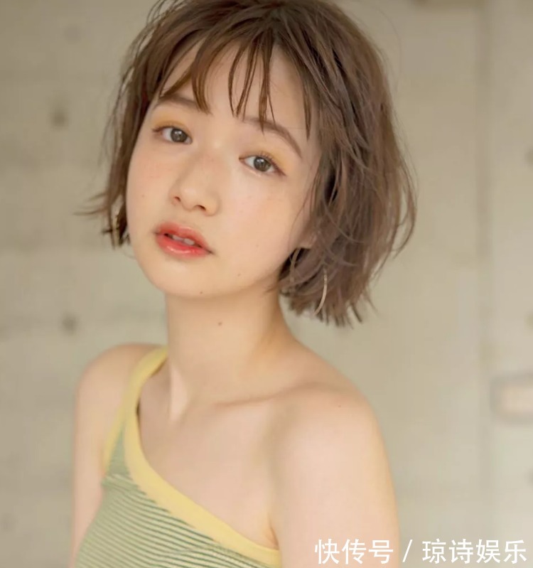 小姐姐 脸圆、脸大的女人,秋天换发型就换这4种短发,显脸小不止一圈