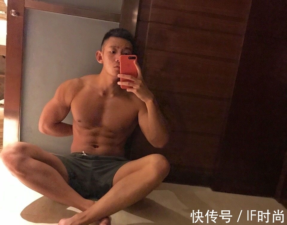 腹肌|颜值与身材俱佳的90后型男,结实的腹肌和胸肌让人心动!