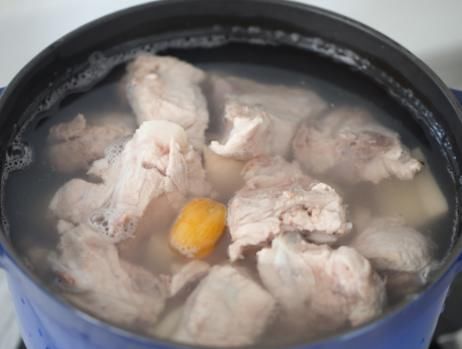 炖莲藕汤，怎样做又粉又烂？谨记3点窍门，汤鲜藕糯，方法很简单