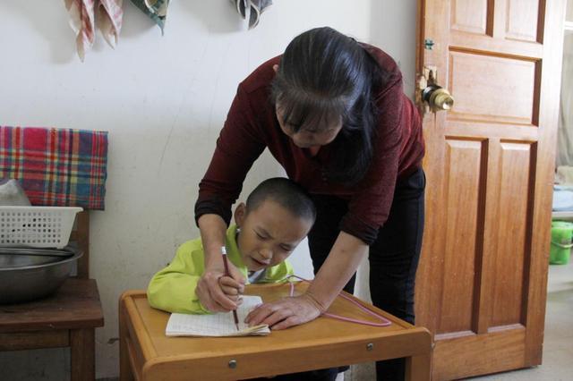 军军|孙子连续发高烧,奶奶以为着凉仅喂退烧药,结果害了孩子一辈子