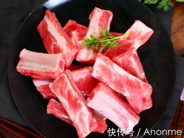 这才是土豆炖排骨的正确做法，荤素搭配，入口酥烂，满嘴留香