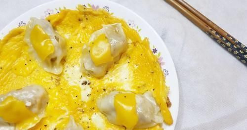 儿子隔三差五要吃此早餐，平底锅一烙10分钟就上桌，解馋还顶饱