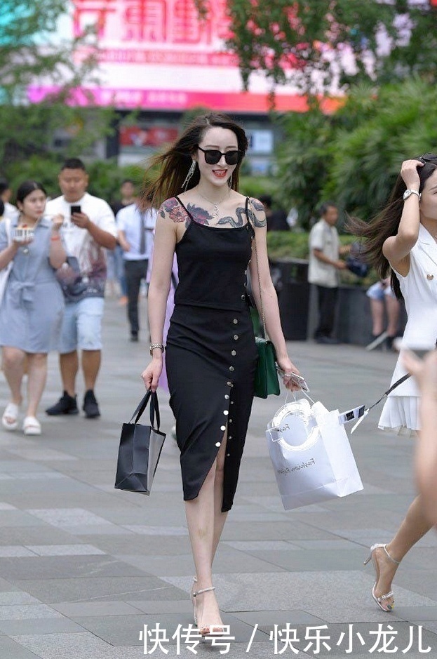 气质|气质女生的简约风穿搭,青春靓丽感满满!