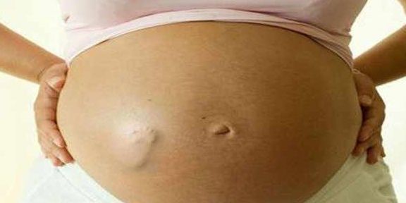 胎儿|孕期这三种症状，表示胎儿缺氧了，孕妈别不当回事，影响胎儿发育