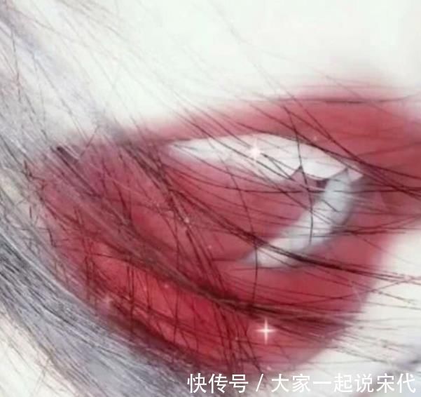 妹子 女孩经常对“嘴唇”做这3件事,早晚变成“樱桃嘴”,香肠嘴妹子不妨试试