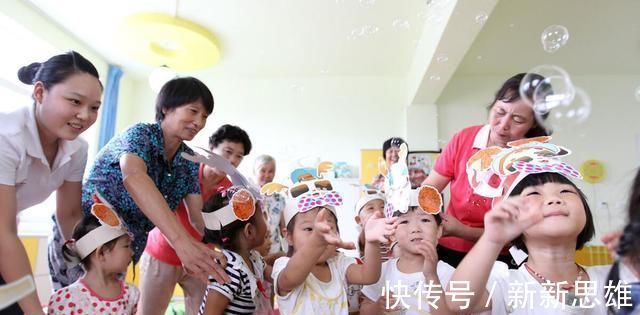 懂事|最懂事宝宝火了,上幼儿园自己哄自己睡觉,网友:好笑又心疼